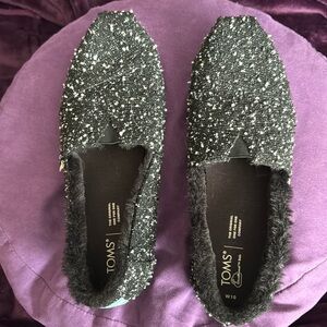 Slip on comfy black shoes